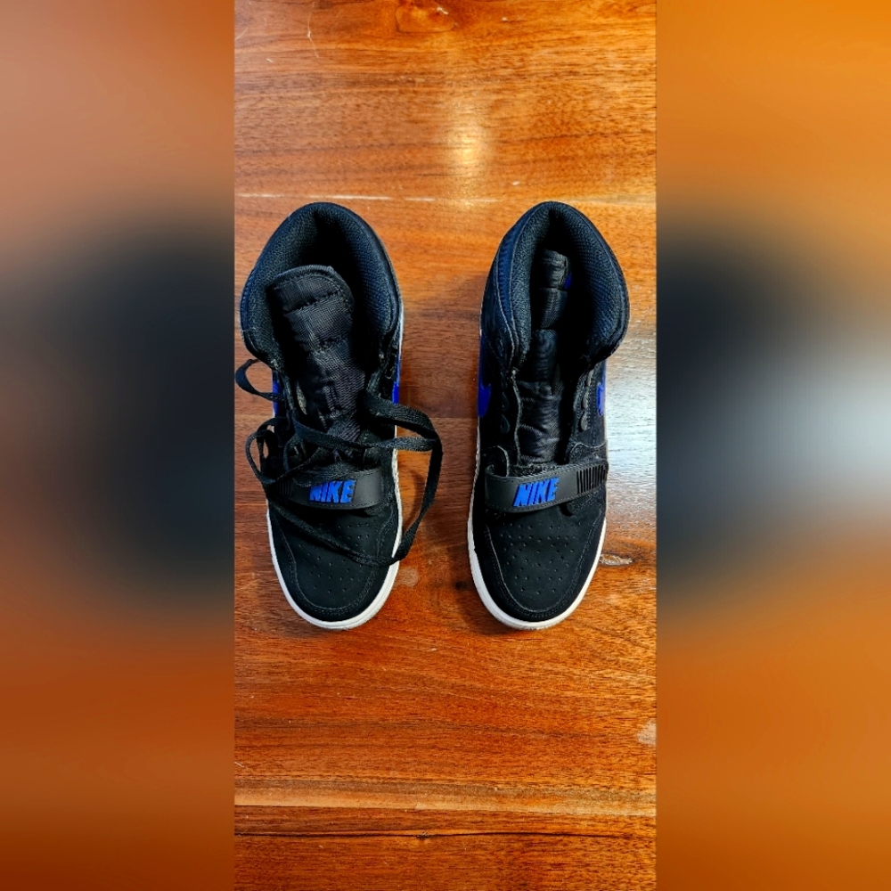 Shoes - Picture 6 of 6